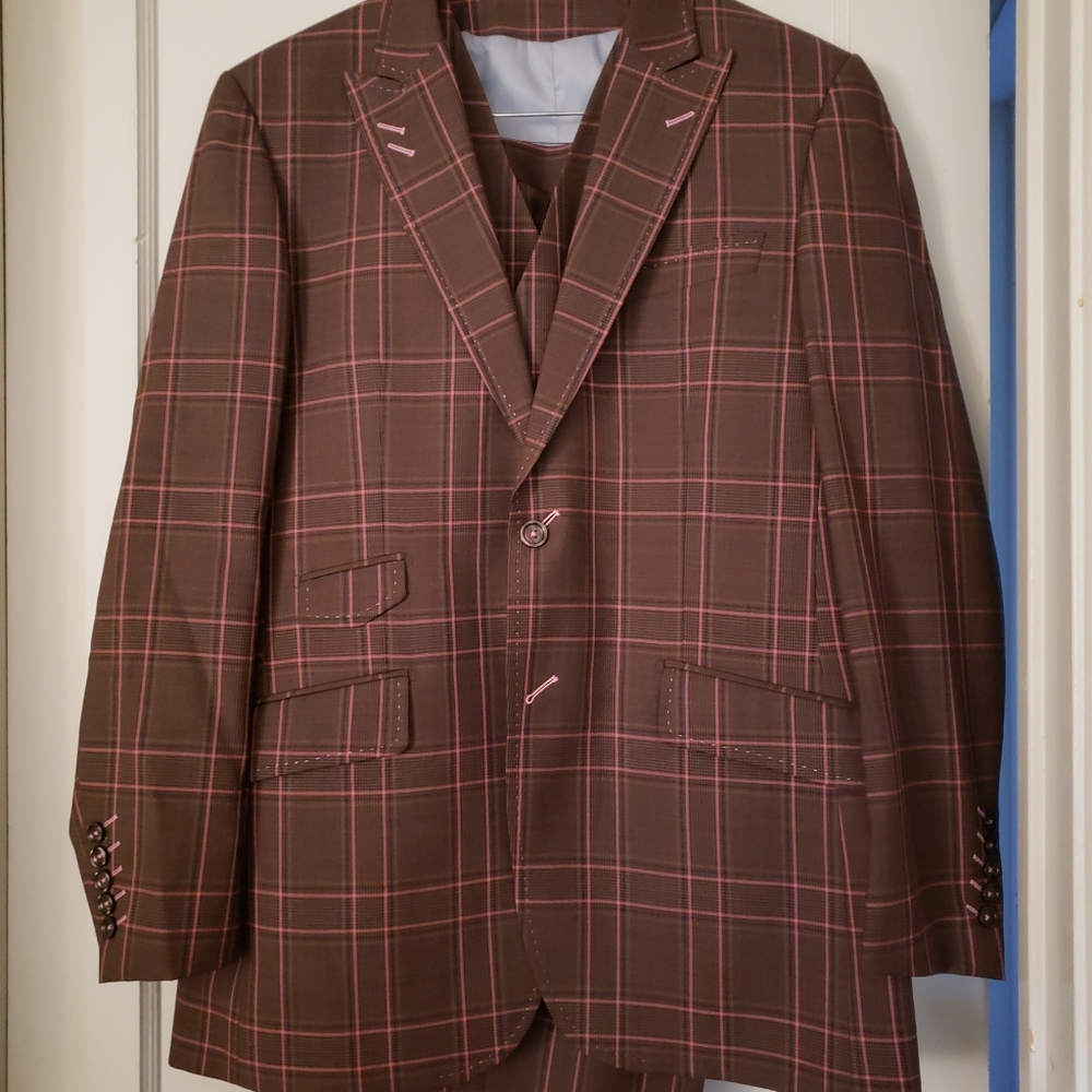 Stunning 3 piece brown/pink plaid men's suit.  Designer Tiglio Rosso, 100% wool.